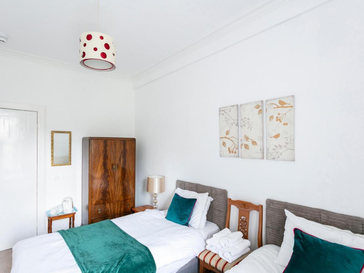 Oyo Lochinvar Hotel Glasgow Ngoại thất bức ảnh